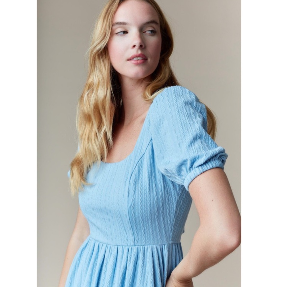 Fantastic Fawn NWOT Light Blue Midi Dress with Pockets - Picture 3 of 10